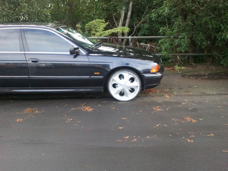 BMW E39 with worstest rims ever